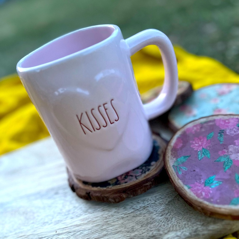 Rae Dunn Kisses Valentine Mug in Light Pink New Without Tags 🩷